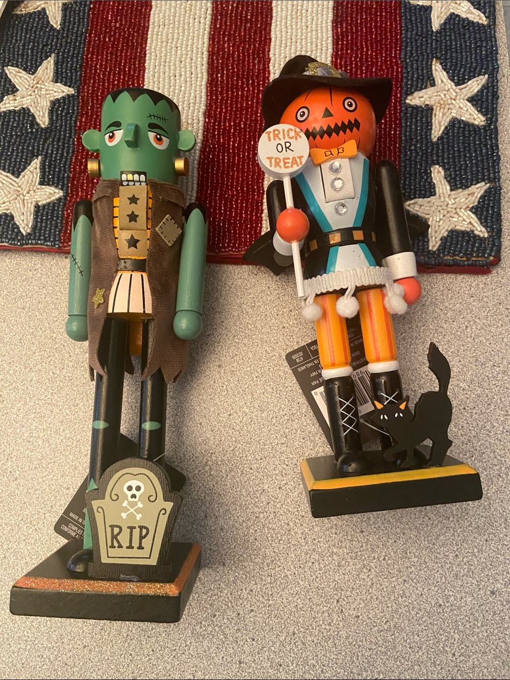 Kurt Adler Halloween Nutcracker Duo - Green & Orange - Picture 3 of 3
